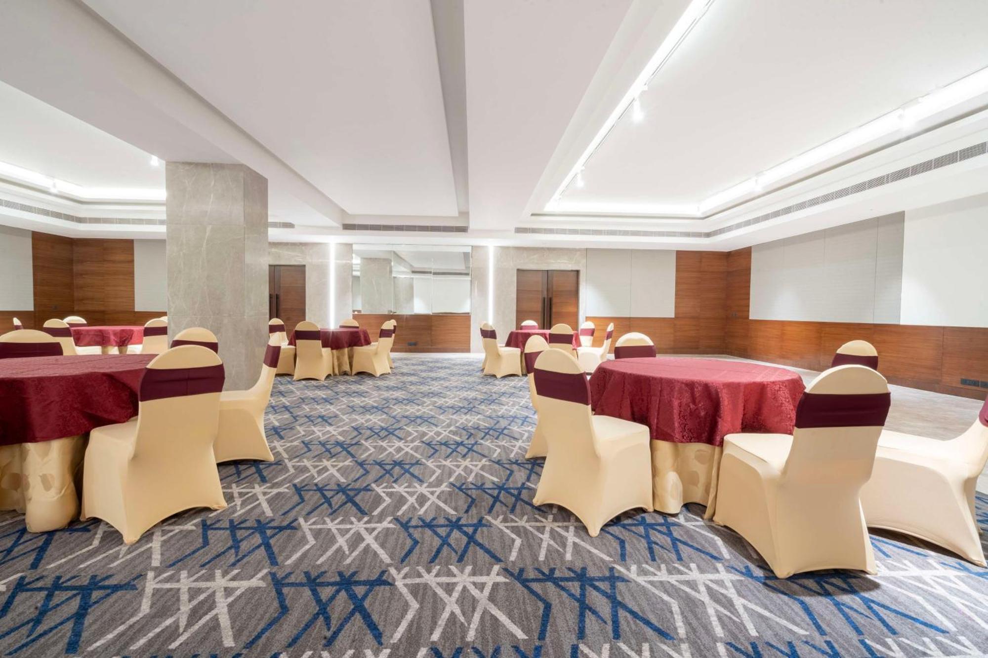 Radisson Hotel Vrindāvan מראה חיצוני תמונה