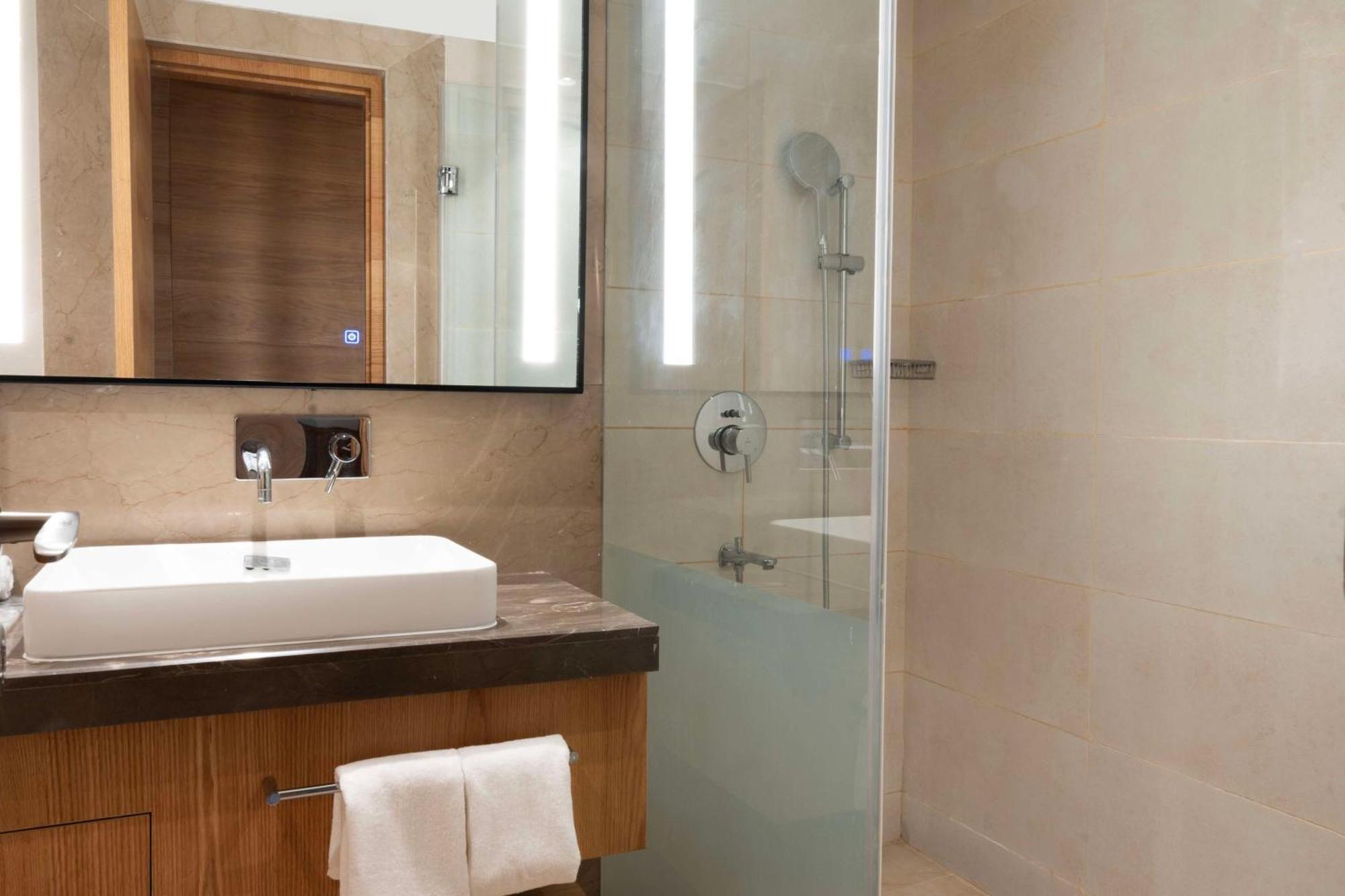 Radisson Hotel Vrindāvan מראה חיצוני תמונה
